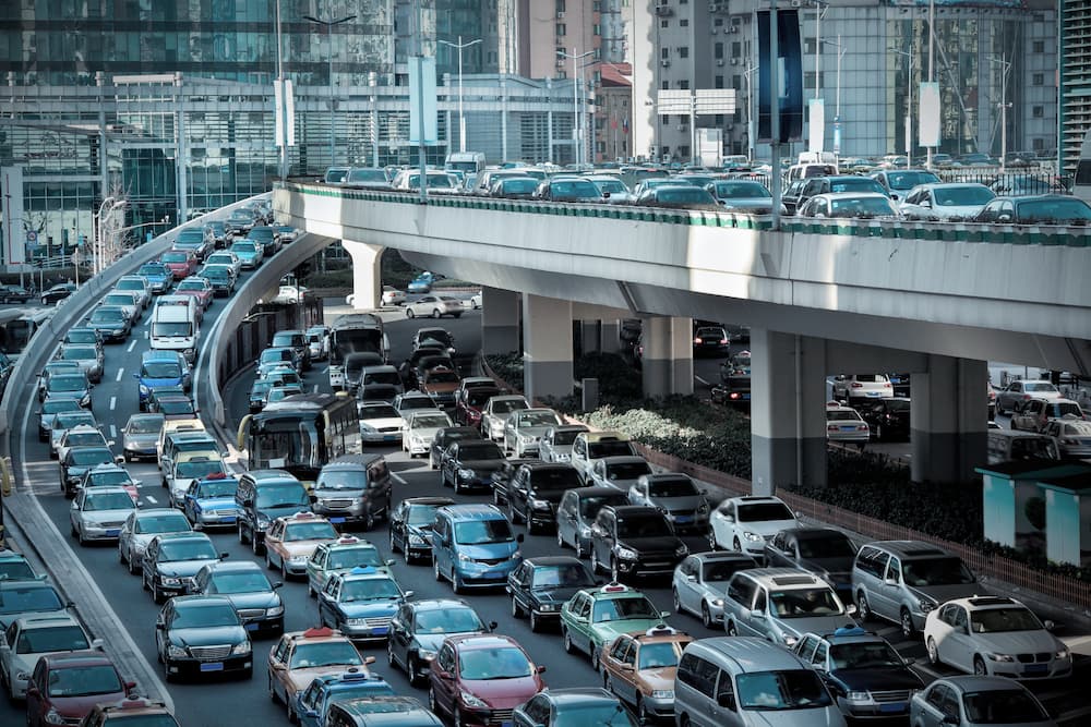 crowded-highway-with-many-cars