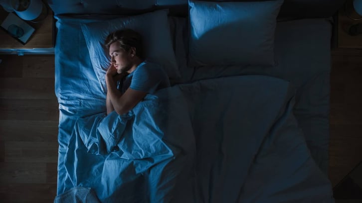 man-sleeping-in-bed-at-night